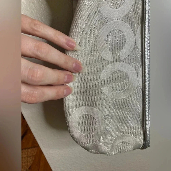 Rare Coach Poppy Silver Glam Tote Bag - Picture 12 of 16